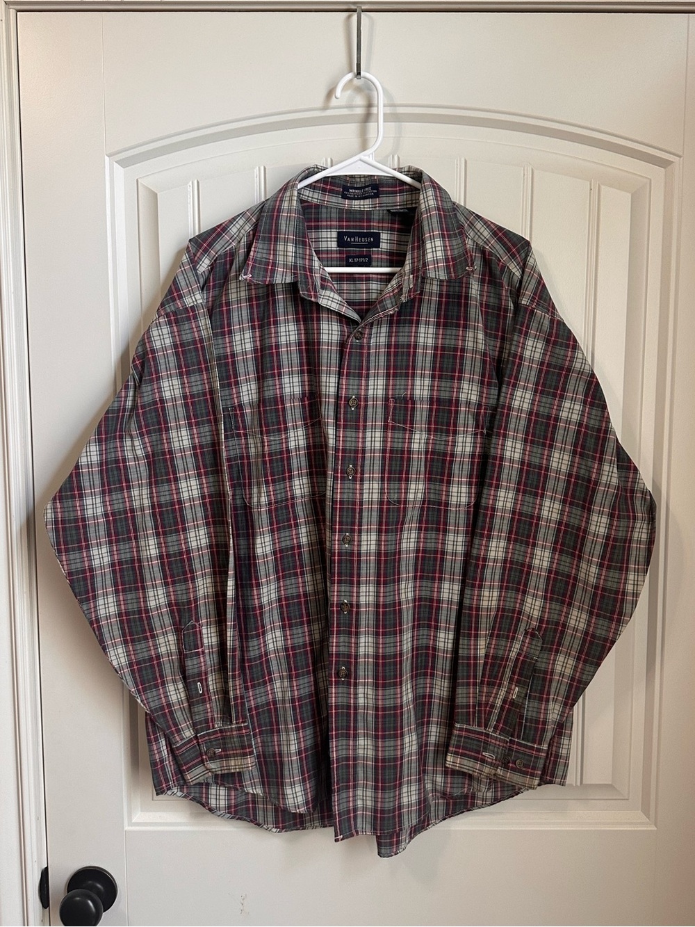 Van Heusen Multi-Color Plaid Long-Sleeve Button-Up Shirt